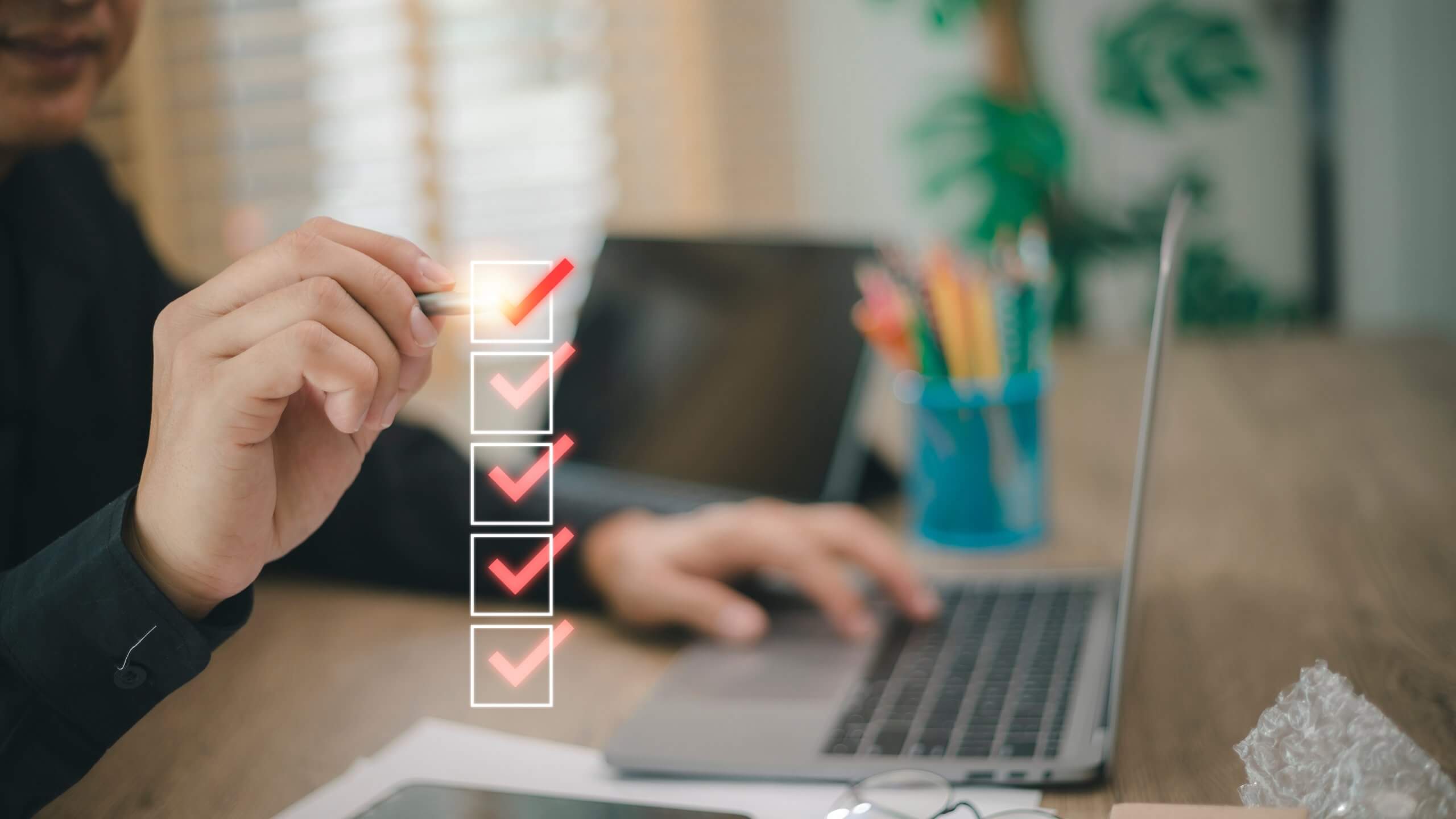 Checkliste wird virtuell vervollständigt.